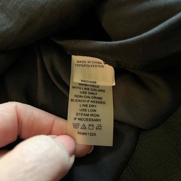 Vince Camuto Black Off-Shoulder Top.  Size Petite Small. - Picture 6 of 6